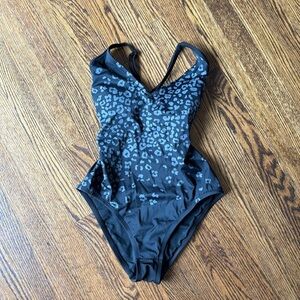 Kona Sol Women’s Medium Open Back One Piece Swimsuit Leopard Print V Neck Padded